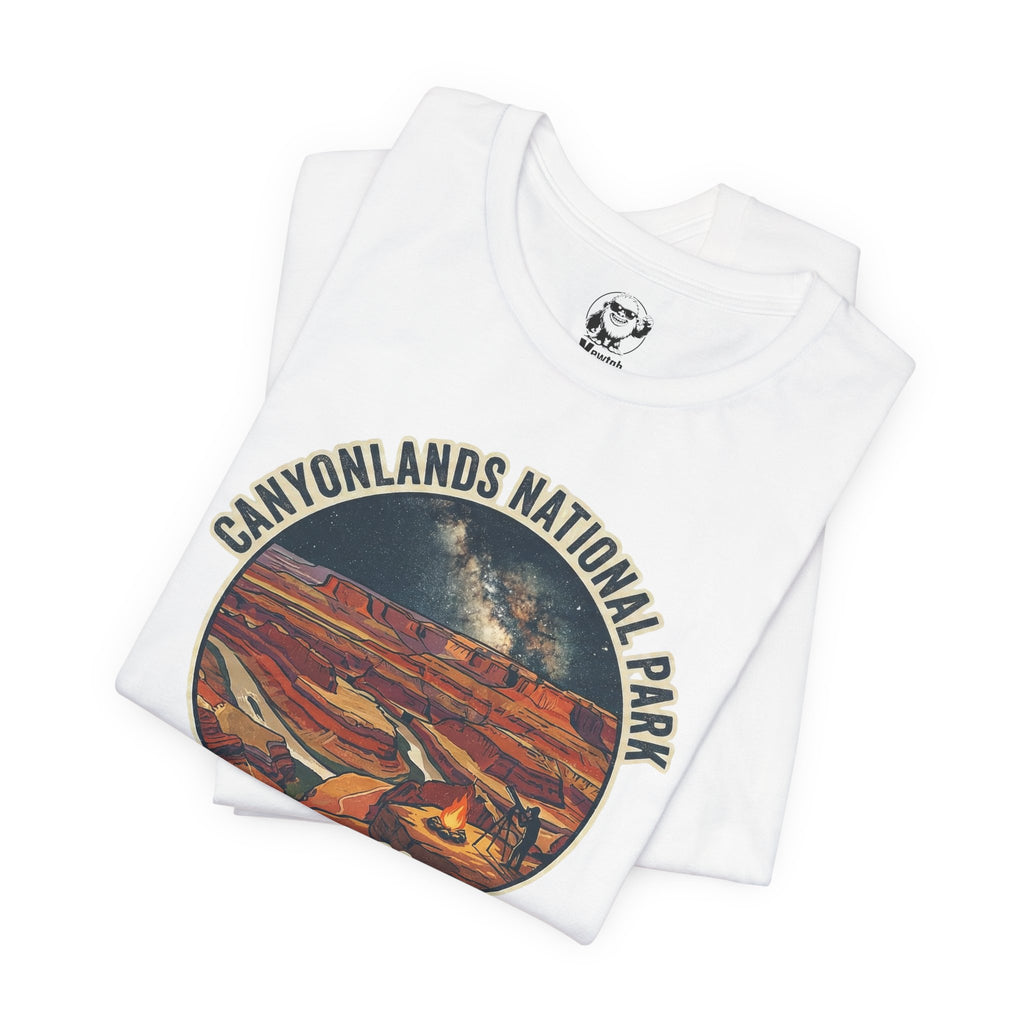 Canyonlands National Park Vintage Tee — "Layer Up, Canyonlands Awaits"