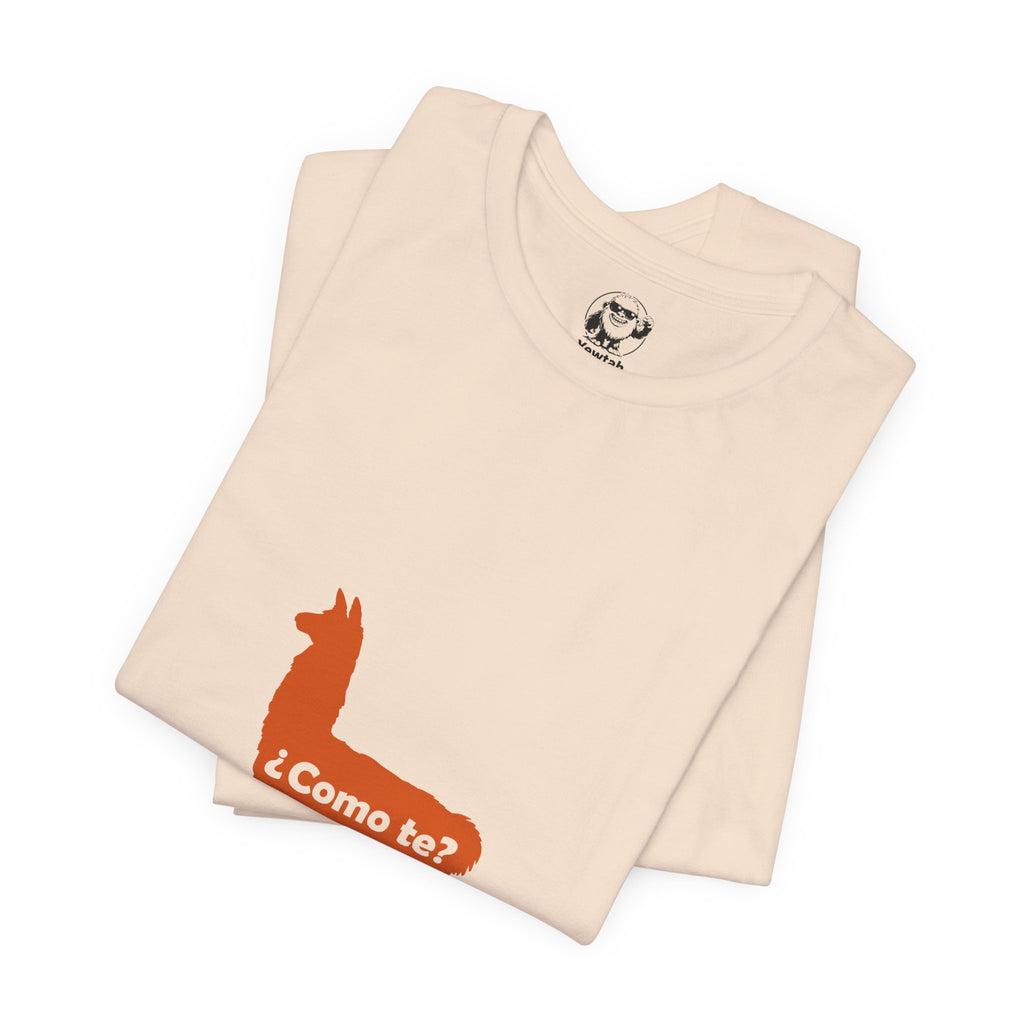 Llama Tee "¿Cómo te llama?" — Funny Spanish Graphic T-Shirt