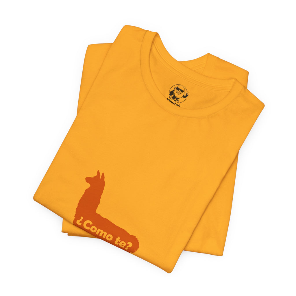 Llama Tee "¿Cómo te llama?" — Funny Spanish Graphic T-Shirt